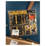 1 LOT DEWALT 136PC DRILL SET