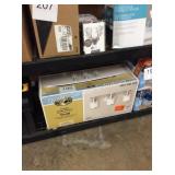 1 CTN 3 LIGHT VANITY FIXTURE