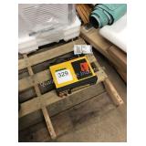 1 LOT DEWALT BATTERY CHARGER