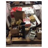 1 SKID STORE MERCHANDISE