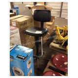 1 LOT CHAIR
