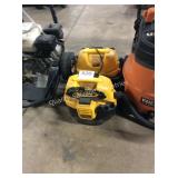 1 LOT 2 DEWALT WET DRY VAC