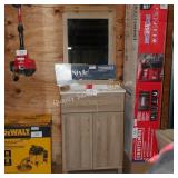 24ï¿½ vanity w/top & mirror