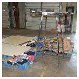 round metal clothing rack