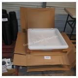 2 fluorescent light fixtures