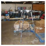 round metal clothing rack