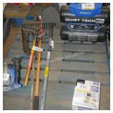 4 garden tools (damaged)