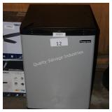 magic chef mini fridge