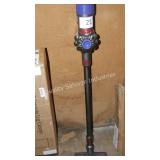dyson stick vac (no charger)