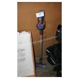 dyson stick vac (no charger)