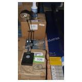 2 desk lamps