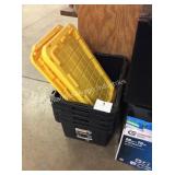 1 LOT COMMANDER 17 GAL HEAVY DUTY STORAGE TOTES