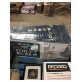 1 LOT DUAL FLUSH TOILET