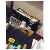 1 LOT PNEUMATIC GRAVITY FEED SPRAY GUN (DISPLAY)