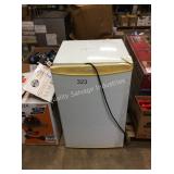 1 LOT DANBY COMPACT REFRIGERATOR