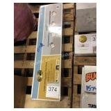 1 LOT 4 LIGHT LED TRACK FIXTURE