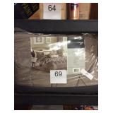 1 LOT 7PC QUEEN COMFORTER SET
