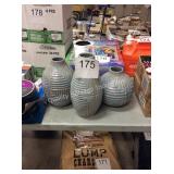 1 LOT 3 DECORATIVE VASES