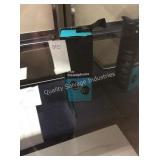 1 LOT THE HEADPHONE WIRELESS EARPHONES (DISPLAY)