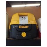1 LOT DEWALT WET DRY VAC