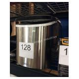 1 LOT TABLE TOP ICE MAKER