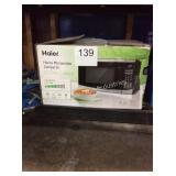 1 LOT HAIER MICROWAVE