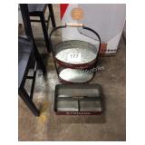 1 LOT METAL DECORATIVES