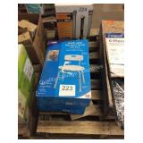 1 LOT 2 BATH & SHOWER SEATS