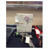 1 LOT CLARISONIC BEAUTY DEVICE (DISPLAY)