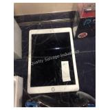 1 LOT IPAD PRO 9.7" 32GB (DISPLAY)