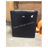 1 LOT SUNBEAM COMPACT REFRIGERATOR