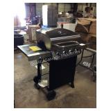 1 LOT CHAR BROIL GAS GRILL