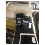 1 LOT 2 SKULL CANDY EARPHONES (DISPLAY)