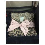 1 LOT VICTORIA SECRETS SZ M PAJAMA SET (DISPLAY)