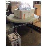1 LOT ROUND FOLDING TABLE