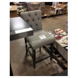 1 LOT ACCENT CHAIR