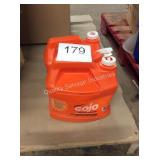 1 LOT (2) 1 GAL GOJO HAND CLEANER
