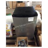 1 LOT WP COMPACT REFRIGERATOR
