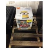 1 LOT MINIONS CHRISTMAS INFLATABLE
