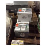 1 LOT 3 DUST TO DAWN LIGHTS