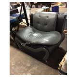 1 LOT LOVE SEAT