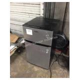 1 LOT WP COMPACT REFRIGERATOR