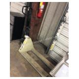 1 LOT PALLET JACK