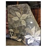 1 LOT BLOOMING FLOWERS 8 X 10 AREA RUG (LOBBY)