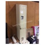 1 LOT LOCKER