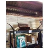 1 LOT DECORATIVE HORNS