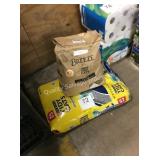 1 LOT CAT LITTER