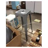 1 LOT BAR STOOL