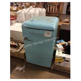 1 LOT GALANZ COMPACT REFRIGERATOR