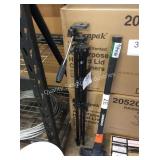 1 LOT STAR D TRI POD